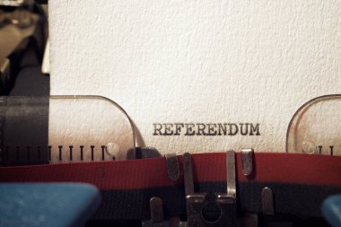 Referandum kelimesi bir daktilo ile yazıldı.