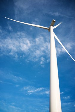 Elektrik üretimi için rüzgar türbini, Zaragoza ili, İspanya Aragon.