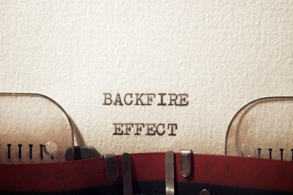 Backfire Effekt Fras Skriven Med Skrivmaskin — Stockfoto