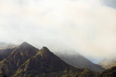 Pireneler 'de gün batımı, Fransa' da Aspe Vadisi.