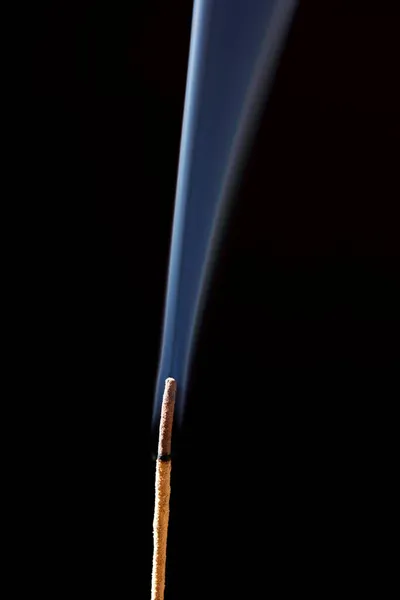 Rauch Aus Einem Räucherstäbchen — Stockfoto