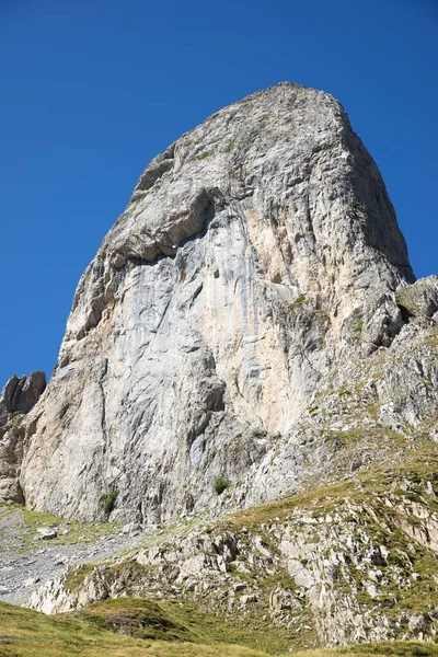 Κορυφή Στα Πυρηναία Στην Κοιλάδα Hecho Στην Επαρχία Huesca Στην — Φωτογραφία Αρχείου