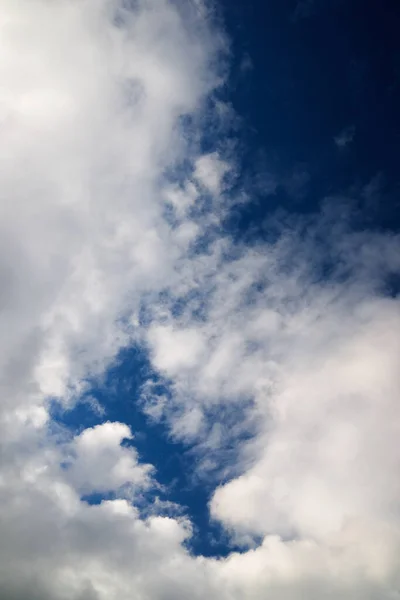 スペインの白い雲と青い空 — ストック写真