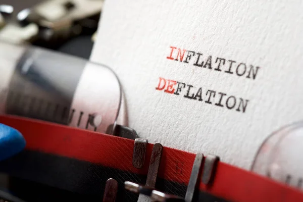 Las Palabras Inflación Deflación Escritas Con Una Máquina Escribir — Foto de Stock