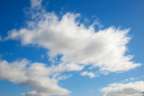 Nuvens Brancas Céu Azul Nos Pirinéus — Fotografia de Stock