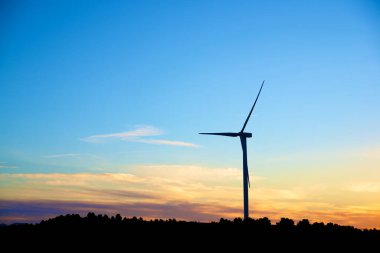 Elektrik üretimi için rüzgar türbinleri, Zaragoza ili, İspanya Aragon.