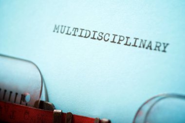 Daktiloyla yazılmış çok disiplinli bir kelime.