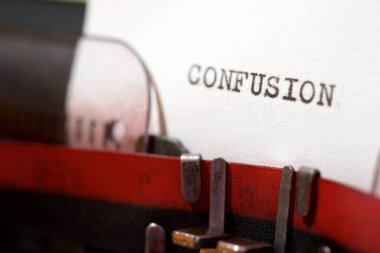 Bir daktilo ile yazılmış kafa karıştırıcı metin.