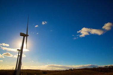 Elektrik üretimi için rüzgar türbinleri, Zaragoza ili, İspanya Aragon.
