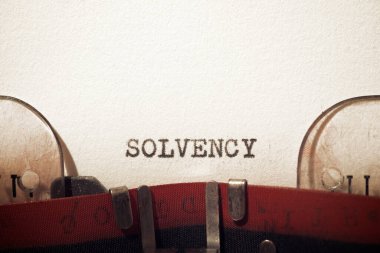 Bir daktilo ile yazılmış çözücü metin.