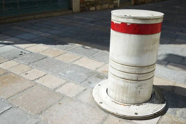 Nahaufnahme Eines Pollers Auf Einer Kopfsteinpflasterstraße Pau Frankreich — Stockfoto