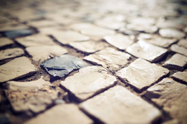 Andar Uma Rua Com Telhas Pedra — Fotografia de Stock