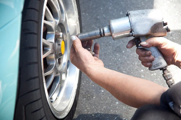 Garages en concept van auto-onderdelen — Stockfoto