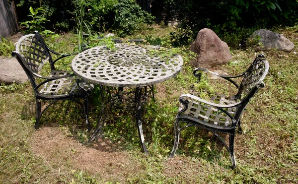 Restaurant d'été portes de jardin et escaliers piscines — Photo