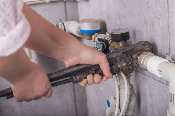 Wall Covered Tiles Pipe Water Woman Bathrobe Tries Turn Big — Stock Photo, Image