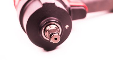 Aletler, arabada vida sökmek için pnömatikler. Beyaz bir arka planda. Rengi kırmızı..