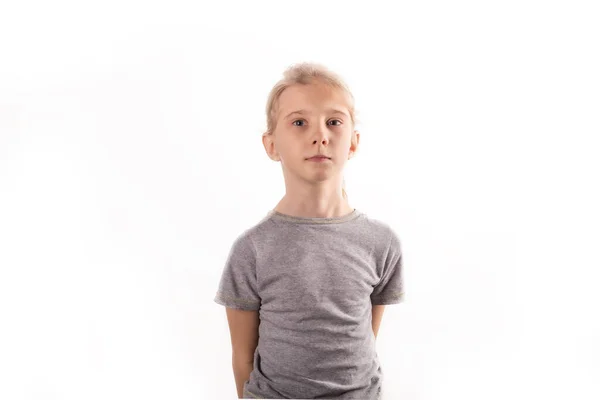 Uma Menina Com Cabelo Branco Ele Mantém Mãos Atrás Das — Fotografia de Stock