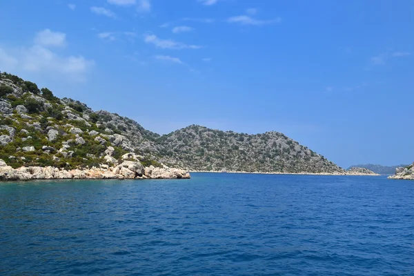 Mediterrane rotsachtige eilanden — Stockfoto
