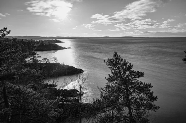 Med utsikt över sjön Vattern från ett litet berg — Stockfoto