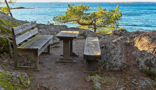 Área sentada no penhasco perto do lago Vattern — Fotografia de Stock
