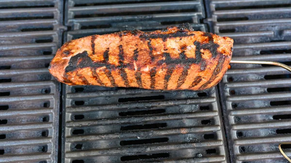 Pedaço Grelhado Carne Porco Bem Feito Com Listras Carne — Fotografia de Stock