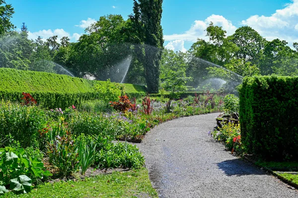 Arroseurs Eau Dans Jardin Public Orebro Suède Juin 2022 — Photo