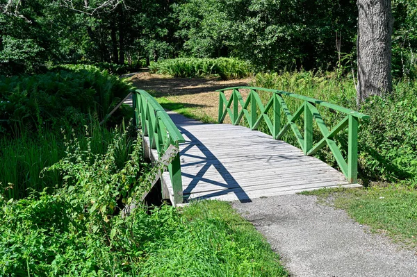 Beautiful Small Wooden Bridge Woodland Park Orebro Sweden August 2022 — Stok Foto