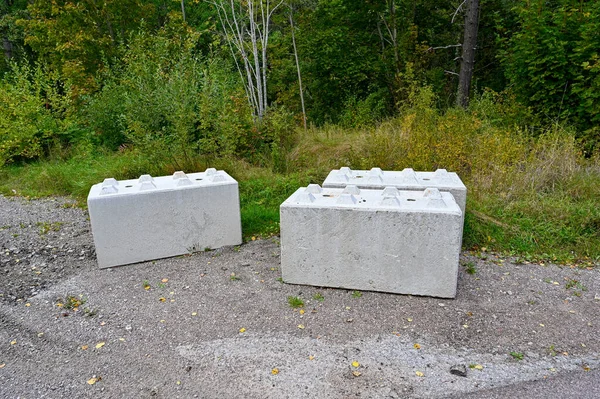 Duże Bloki Betonu Lego Aby Zatrzymać Ruch Drogach — Zdjęcie stockowe