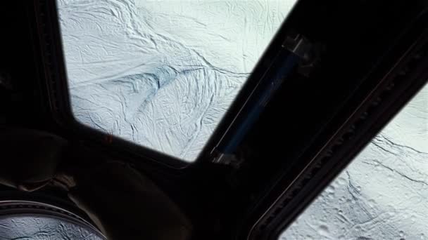 Ruimteschip Een Baan Icy Enceladus Een Maan Van Saturnus Elementen — Stockvideo