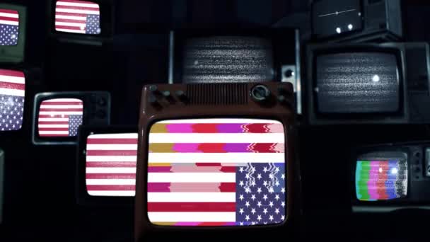 Covid 19和复古电视上的升降美国国旗 — 图库视频影像