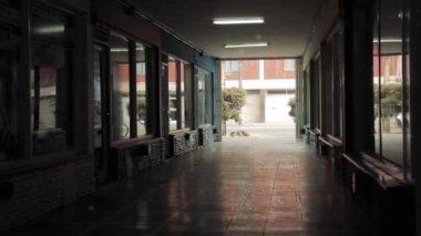 Buenos Aires, Arjantin 'deki Coronavirus Karantinası sırasında Boş Koridor ve Kapalı Dükkanlar.  