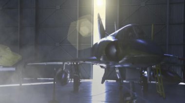 Jet Savaşçısı Bombacısı Hangarda Görünüyor. 
