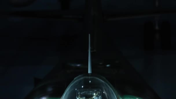 Fighter Jet Hangáru Warplane Uvnitř Hangáru Ukazuje Vstup Sacího Potrubí — Stock video