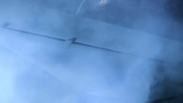 Bulutların Arasında Uçan Bir Uçak Dengeleyici Kapat — Stok video
