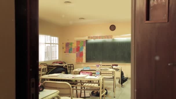 Prázdná Třída Veřejné Škole Argentině Přiblížit — Stock video