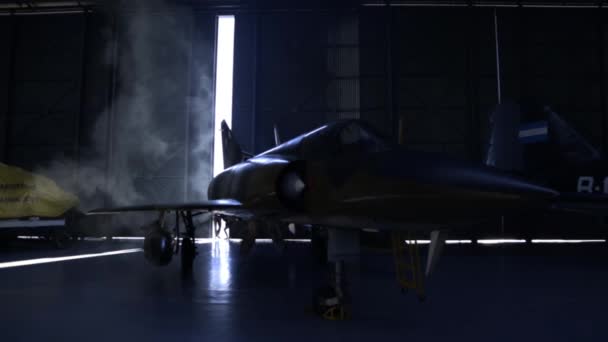 Jet Combate Hangar Avión Guerra Dentro Hangar — Vídeos de Stock