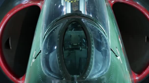 Jet Chasse Dans Hangar Avion Guerre Intérieur Hangar Montrant Entrée — Video
