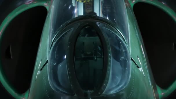 Fighter Jet Hangáru Warplane Uvnitř Hangáru Ukazuje Vstup Sacího Potrubí — Stock video