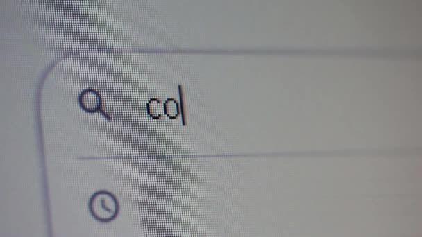 코로나 바이러스를 컴퓨터 모니터의 검색바에 합니다 가까이 — 비디오