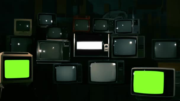 Τρεις Ρετρό Τηλεοράσεις Ενεργοποιούν Την Πράσινη Οθόνη Μπλε Ατσάλι Τόνι — Αρχείο Βίντεο