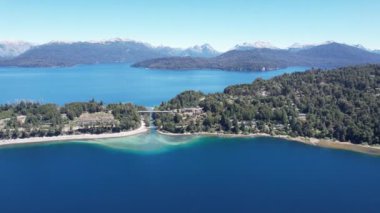 View Over Correntoso ve Nahuel Huapi Lakes in Villa la Angostura (İspanyolca Dar Kasaba), Neuquen Eyaleti, Arjantin, Güney Amerika. 4K Çözünürlüğü.