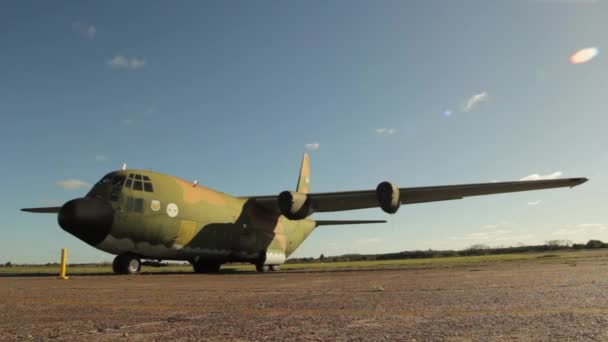 Argentine Air Force Lockheed 100 Hercules 130B Military Transport Aircraft — Stockvideo