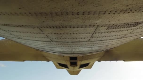 Belly View Old Military Transport Aircraft Air Base — Stockvideo