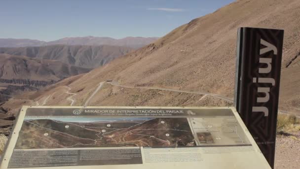 Informationstavla Vid Utsiktsplats Cuesta Lipan Mountain Pass Anderna Jujuy Provinsen — Stockvideo