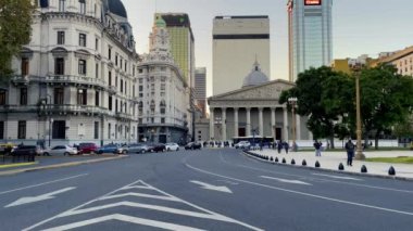 Plaza de Mayo (Mayıs Meydanı) yakınlarındaki Metropolitan Katedrali, Buenos Aires Ana Kuruluş Alanı, Arjantin. 4K Çözünürlüğü.