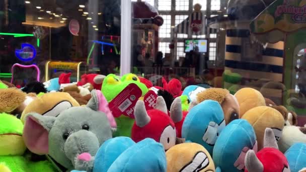 Claw Crane Game Machine Close Resolution — Stock video