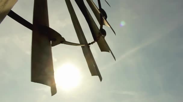 Soleil Brille Derrière Vieux Moulin Vent Dans Champ Rural Argentine — Video