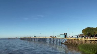 Olivos 'taki balıkçı iskelesi, Buenos Aires, Arjantin. 4K Çözünürlüğü.