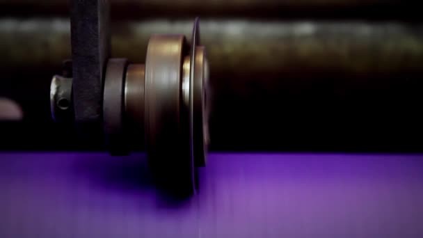 Roll Van Purple Paper Reel Rollen Een Papiermachine Pulp Paper — Stockvideo