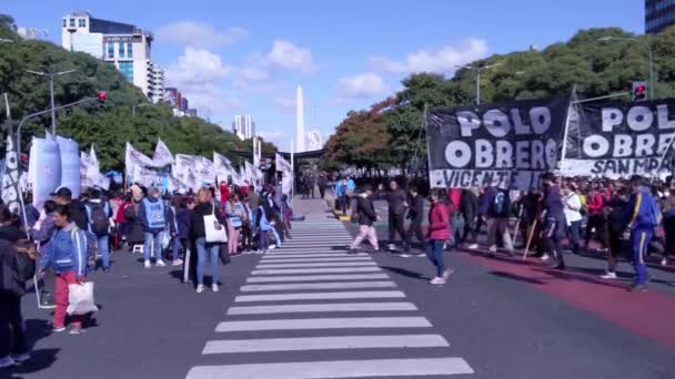 7月9日 在阿根廷布宜诺斯艾利斯市中心的一次抗议集会上 Piqueteros Pickets或Picketers Resolution — 图库视频影像